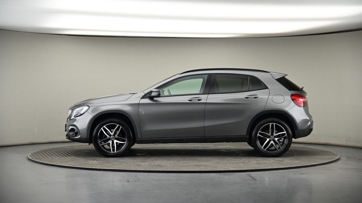 Mercedes-Benz GLA Image 19
