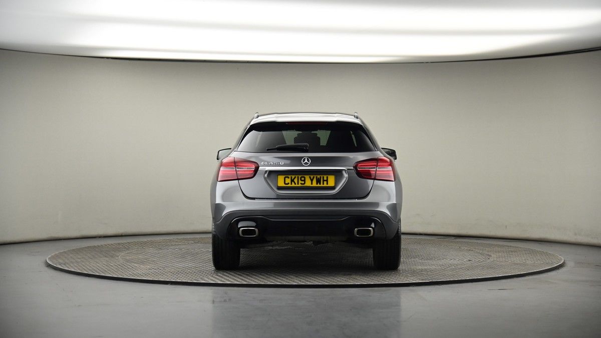 Mercedes-Benz GLA Image 17