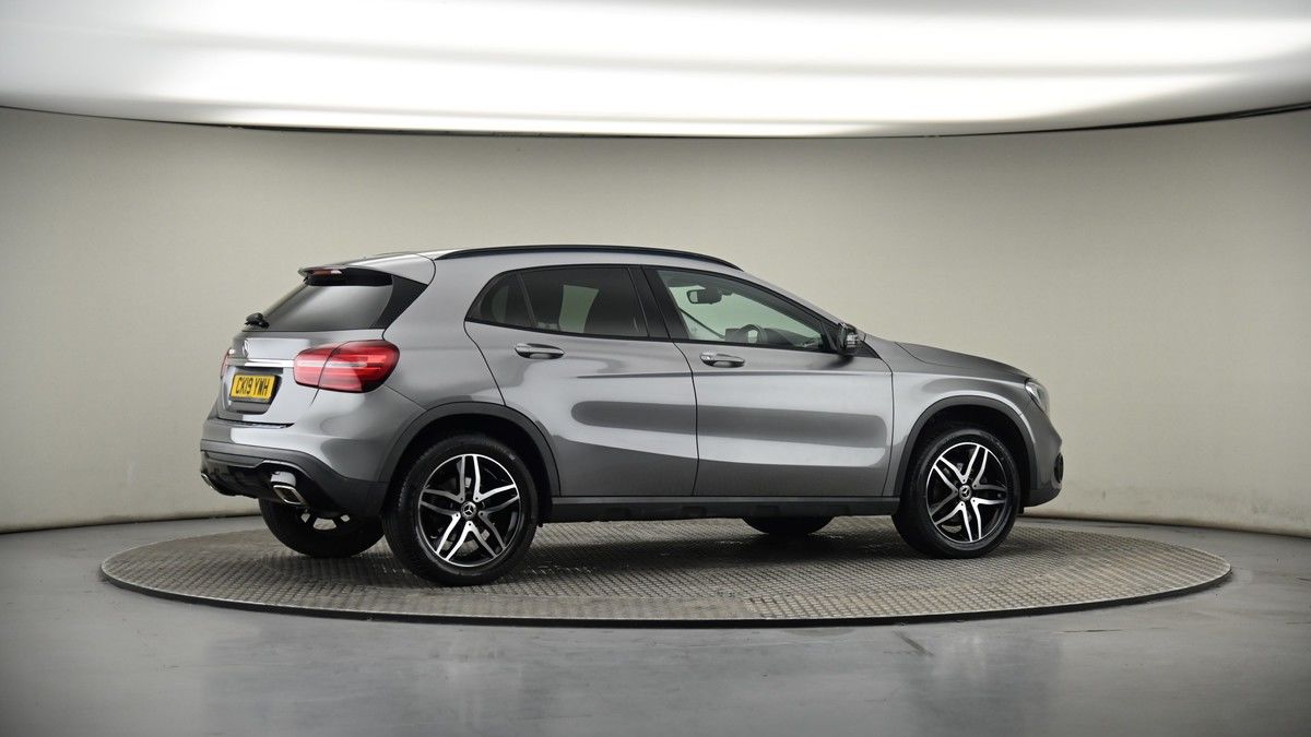 More views of Mercedes-Benz GLA