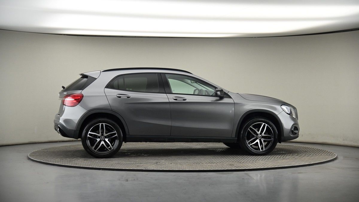 More views of Mercedes-Benz GLA