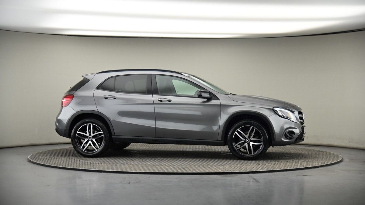 More views of Mercedes-Benz GLA