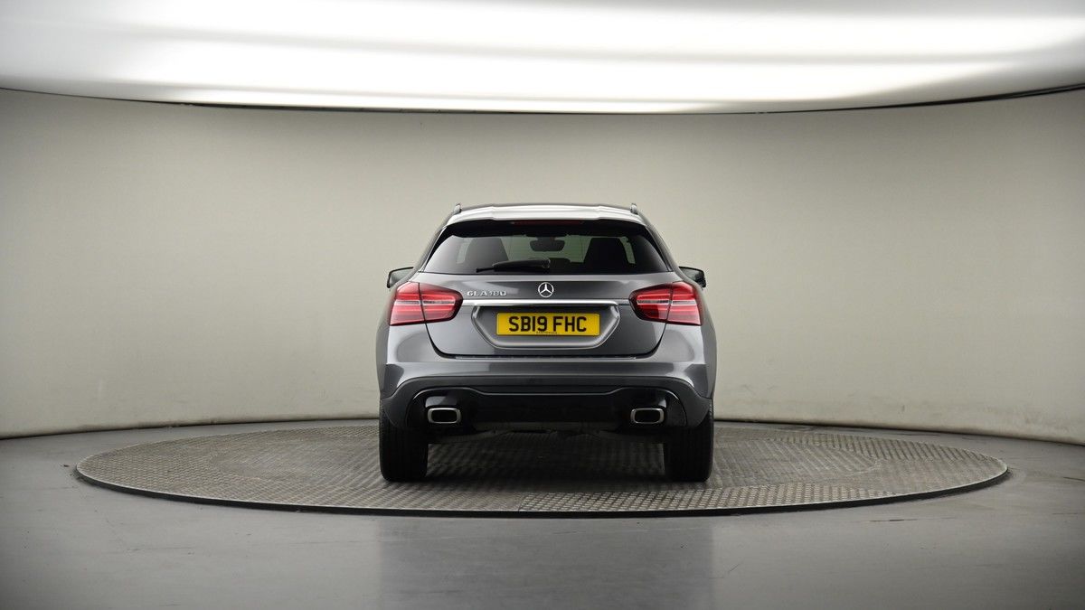 Mercedes-Benz GLA Image 16