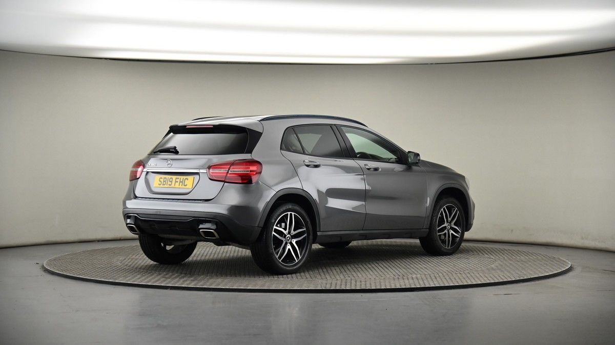 Mercedes-Benz GLA Image 6