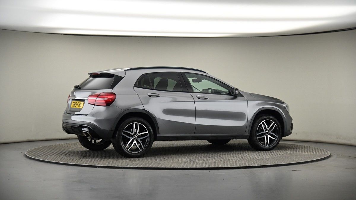 More views of Mercedes-Benz GLA