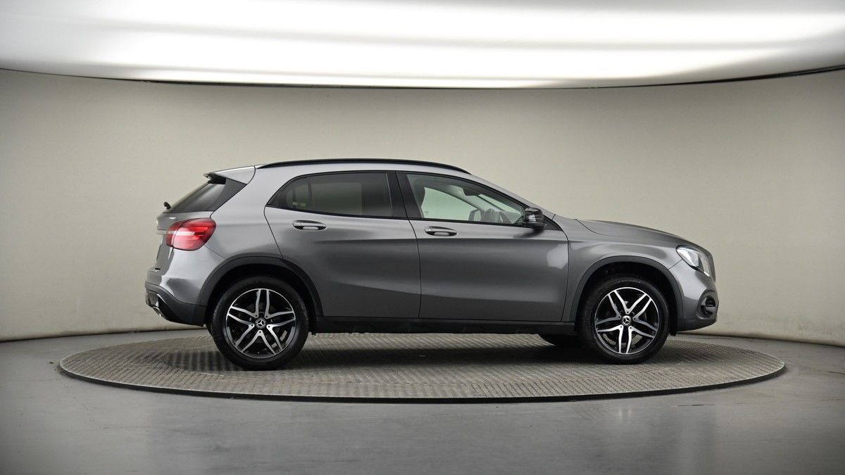 More views of Mercedes-Benz GLA