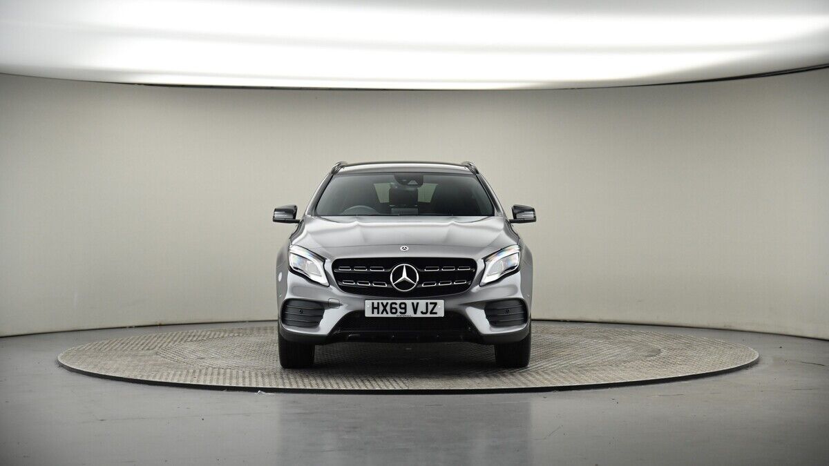 Mercedes-Benz GLA Image 18