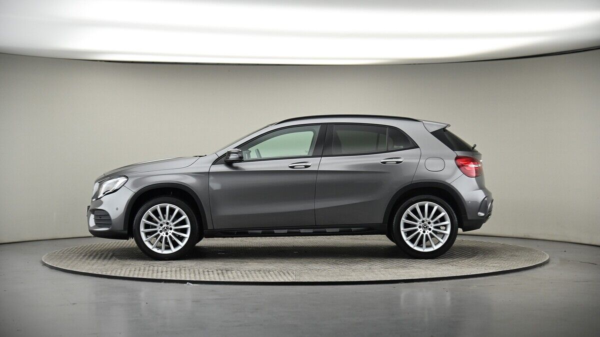 Mercedes-Benz GLA Image 19