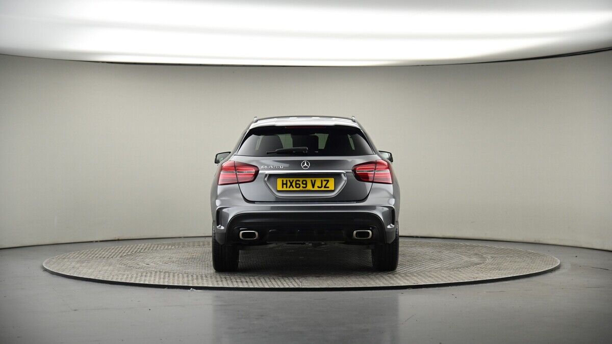 Mercedes-Benz GLA Image 17