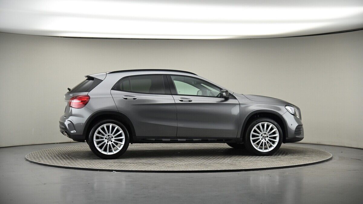 More views of Mercedes-Benz GLA