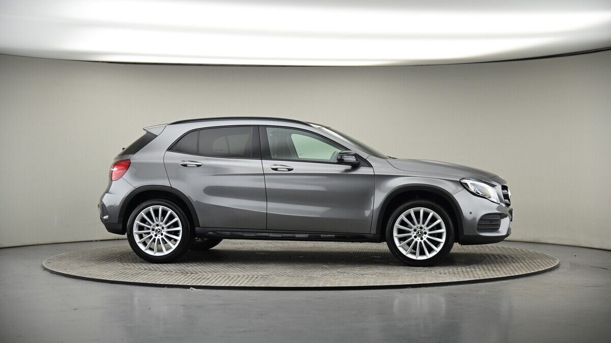 More views of Mercedes-Benz GLA