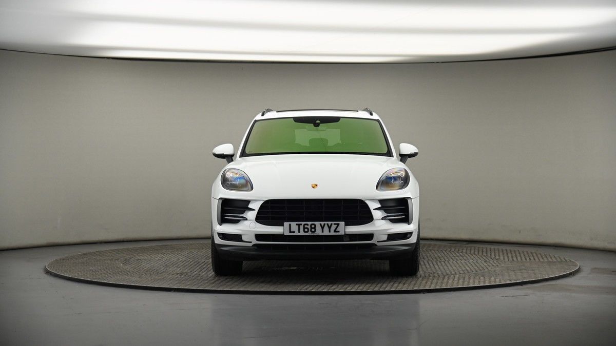 Porsche Macan Image 18