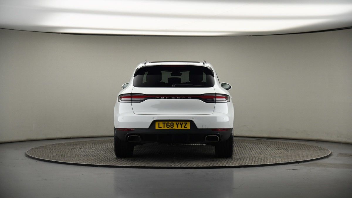 Porsche Macan Image 17