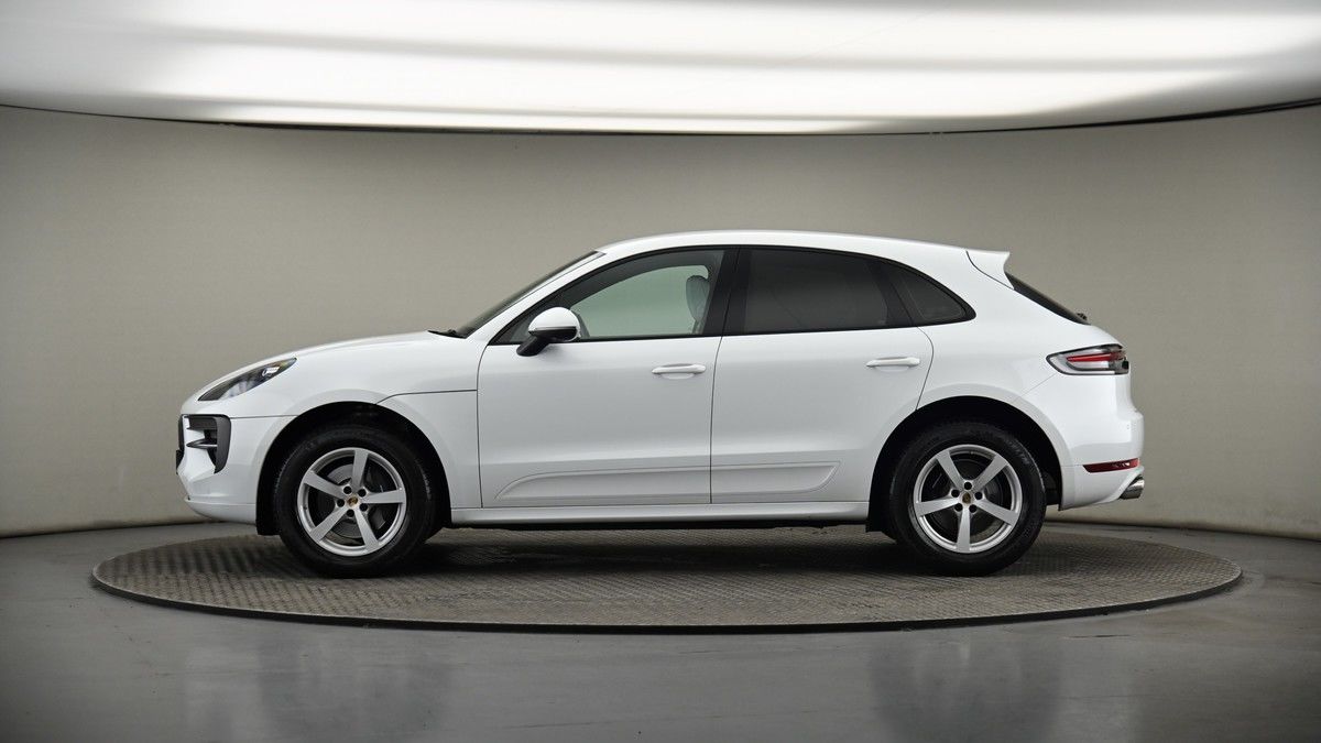 Porsche Macan Image 18
