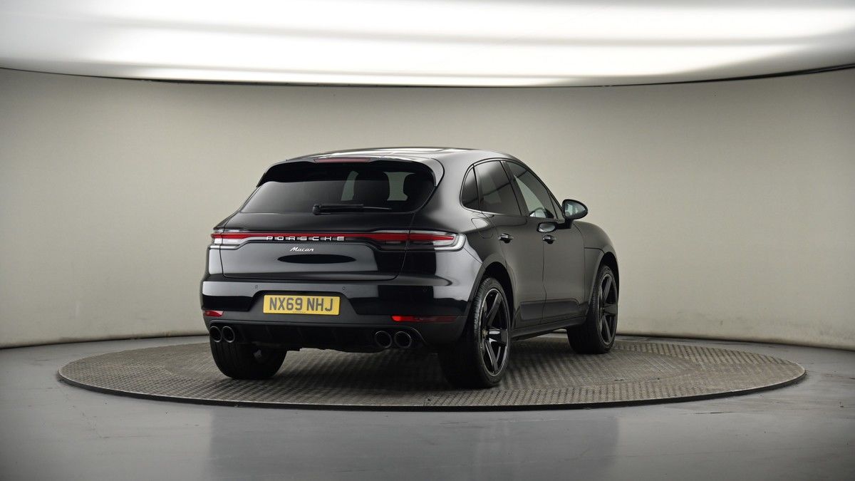 More views of Porsche Macan