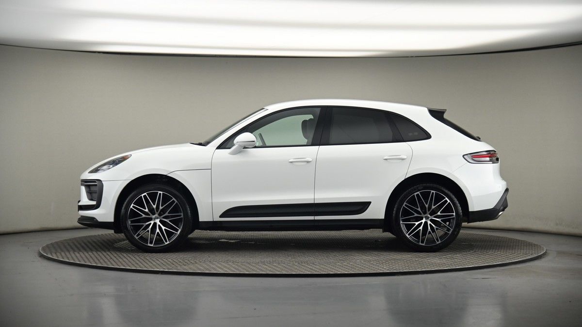 Porsche Macan Image 18