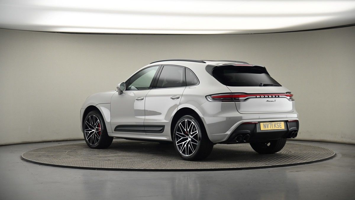 More views of Porsche Macan
