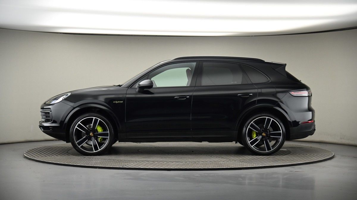 Porsche Cayenne Image 19