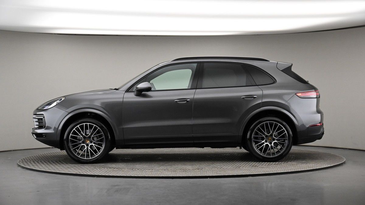 Porsche Cayenne Image 19
