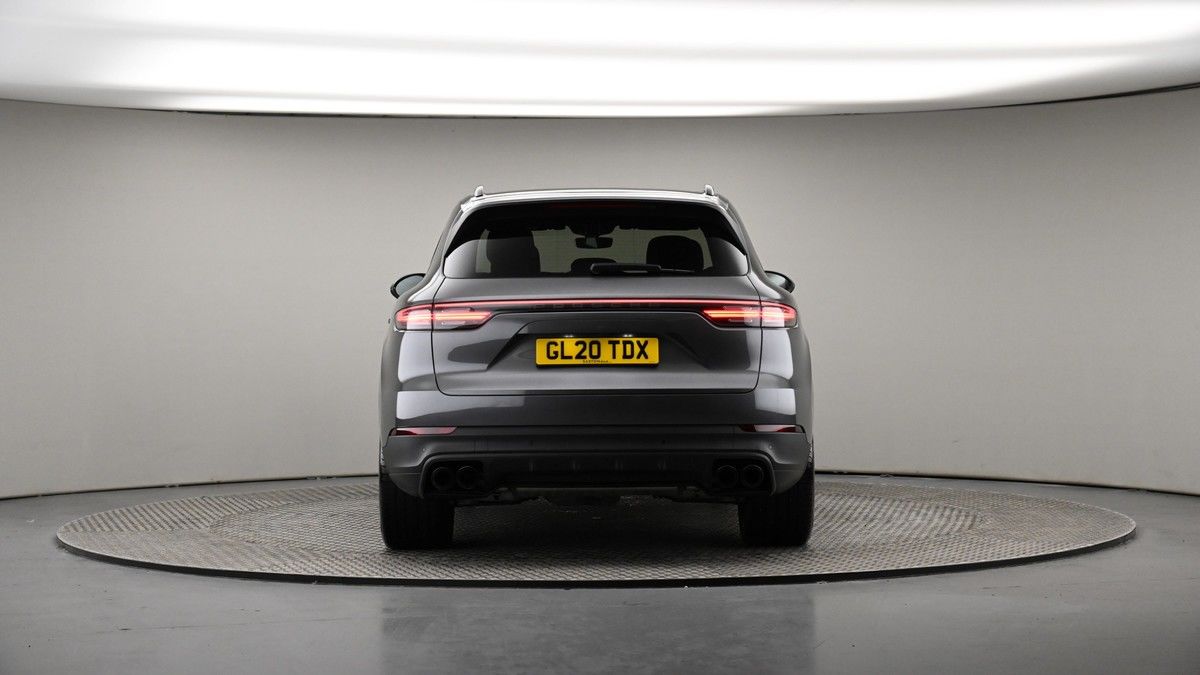 Porsche Cayenne Image 17