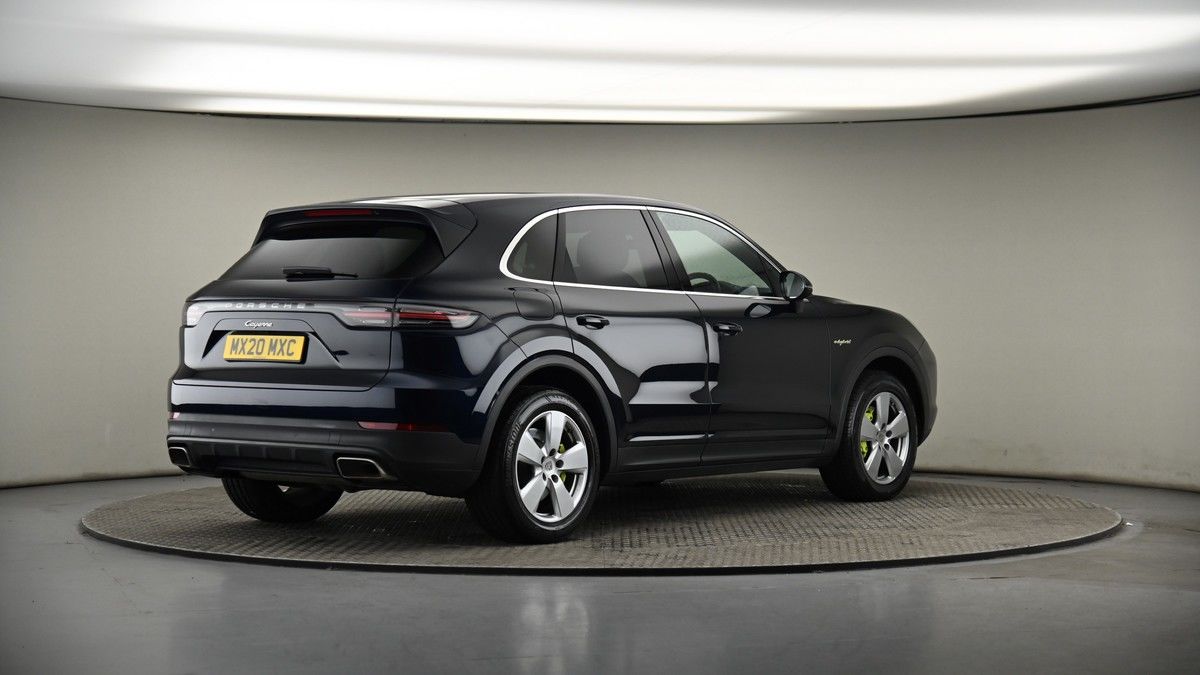 Porsche Cayenne Image 13