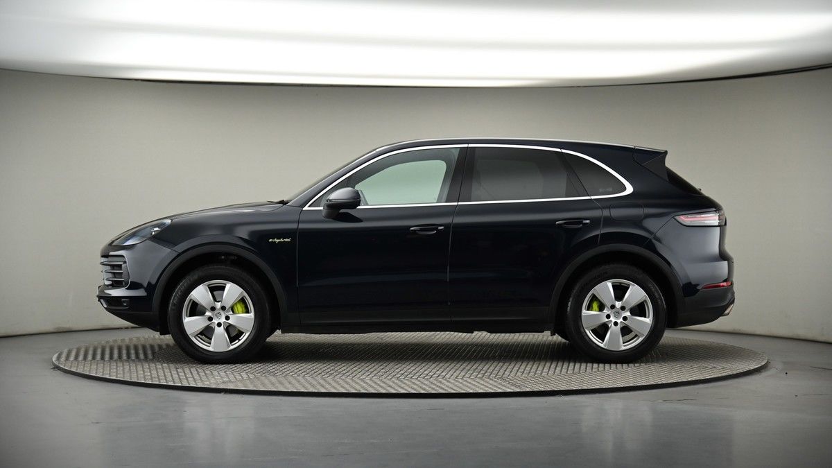Porsche Cayenne Image 38
