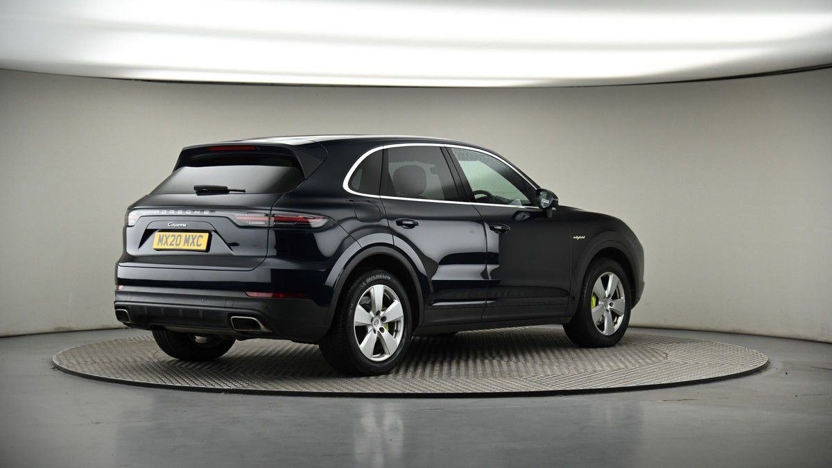 Porsche Cayenne Image 14