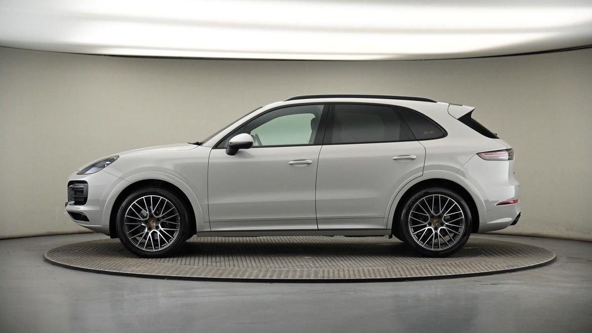 Porsche Cayenne Image 19