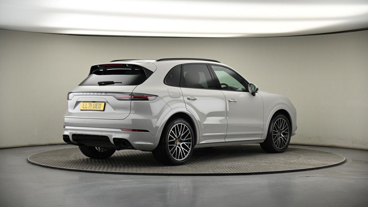 Porsche Cayenne Image 7