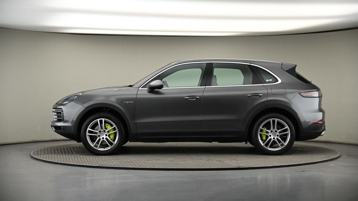 Porsche Cayenne Image 19