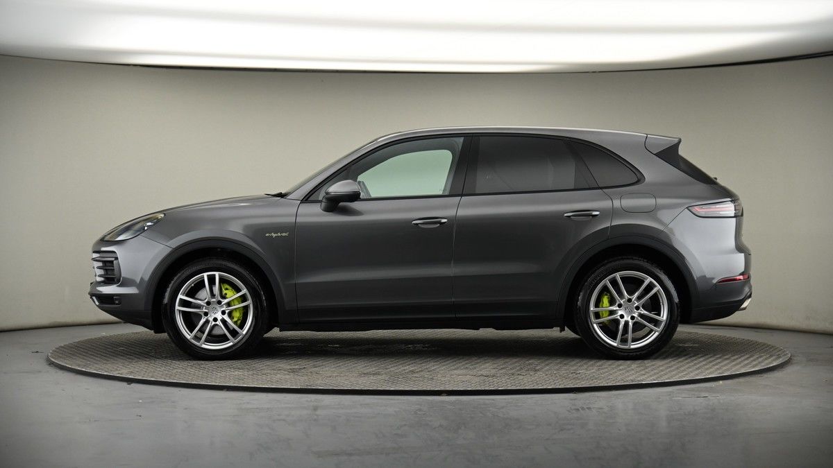 Porsche Cayenne Image 19