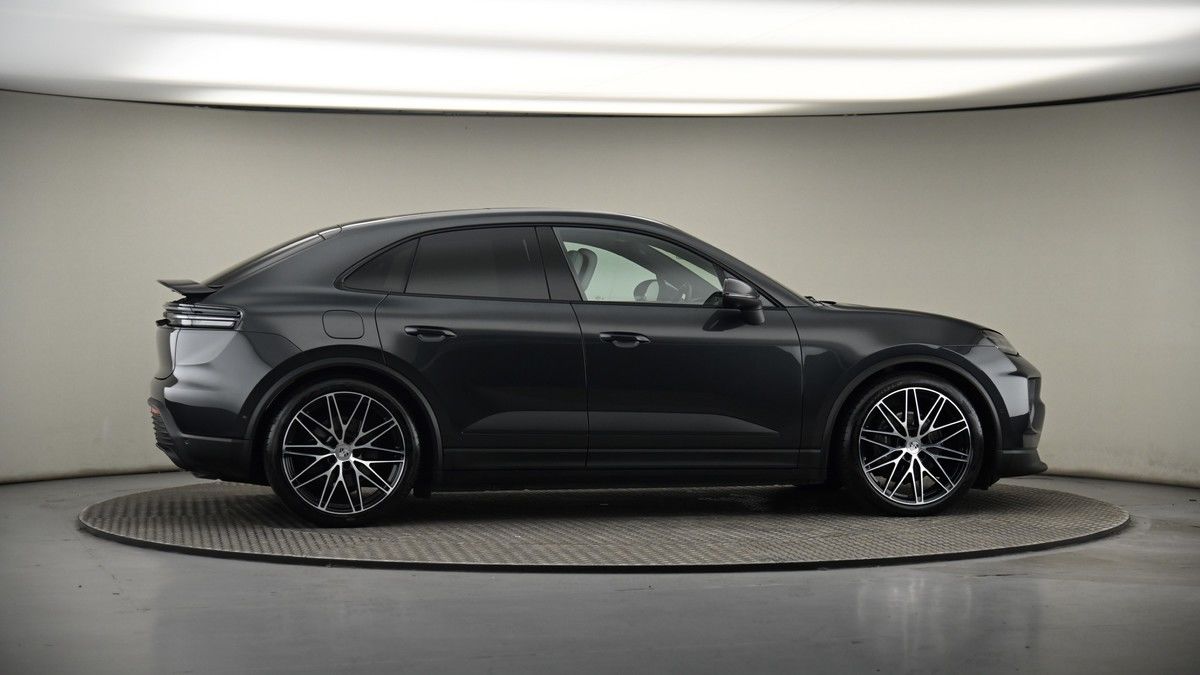 More views of Porsche Macan