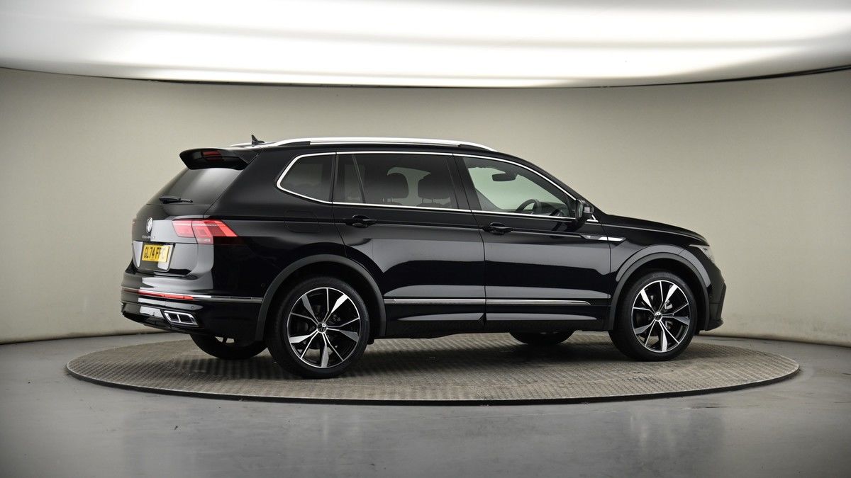 More views of Volkswagen Tiguan Allspace