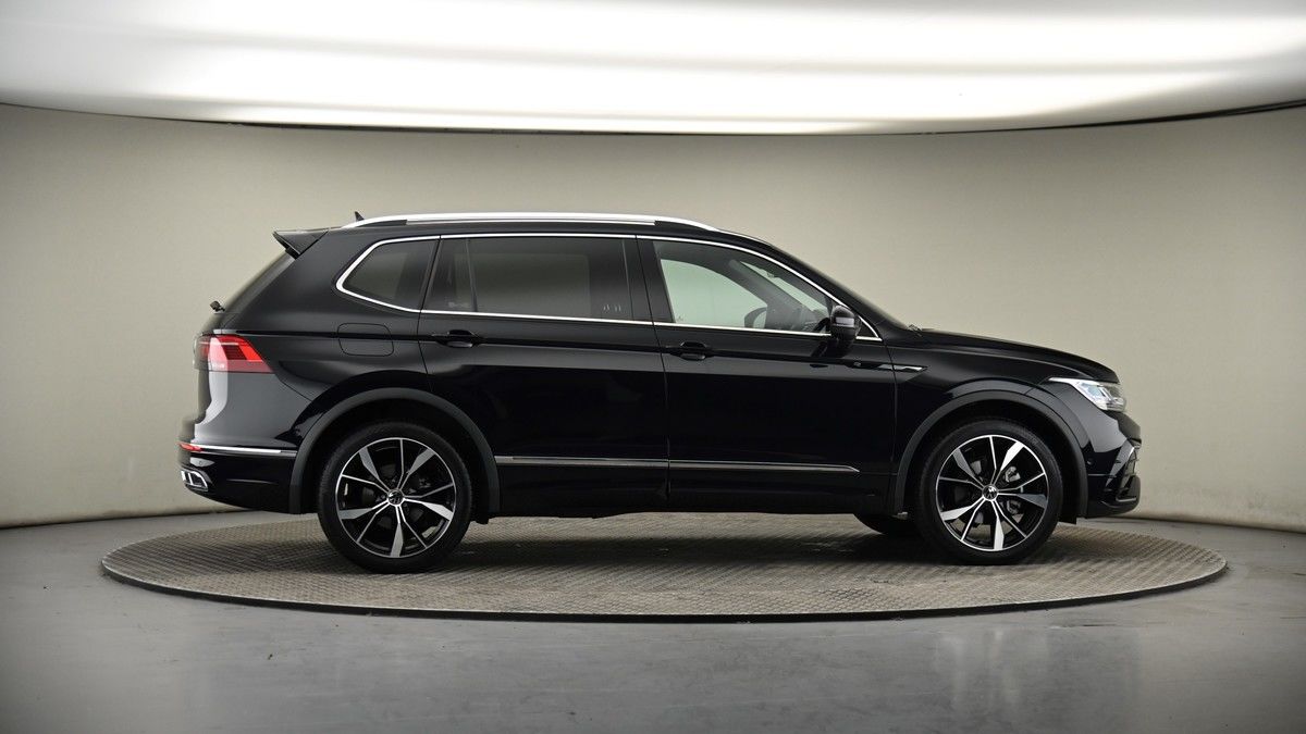 More views of Volkswagen Tiguan Allspace
