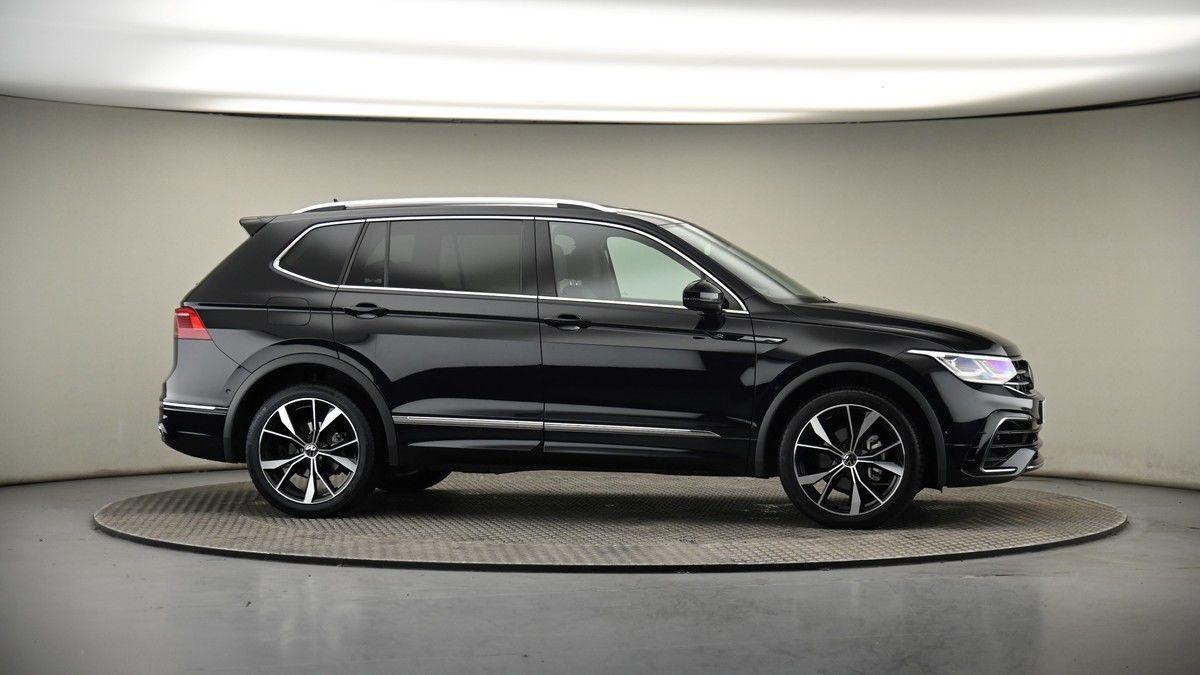 More views of Volkswagen Tiguan Allspace