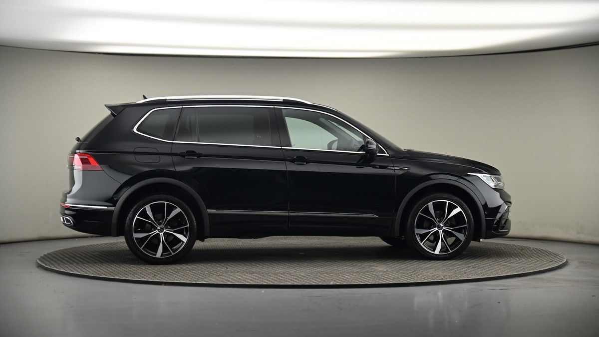 More views of Volkswagen Tiguan Allspace