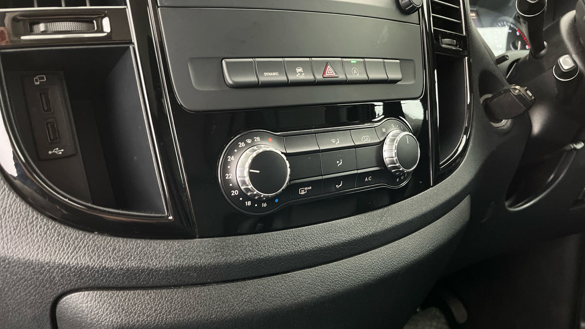Mercedes-Benz Vito Image 9