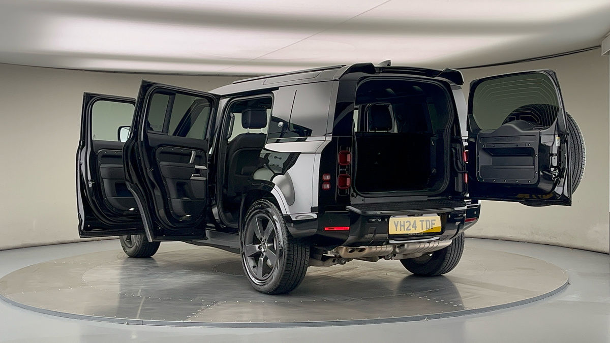 Land Rover Defender 110 Urban Image 23