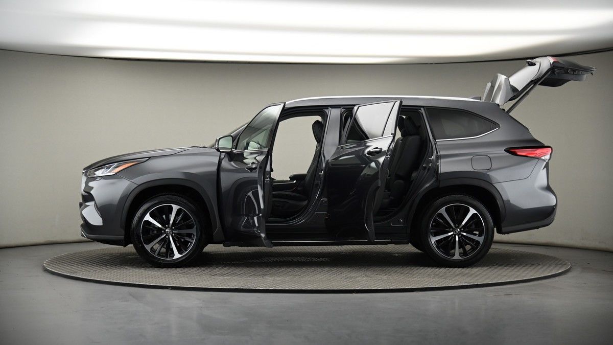 More views of Toyota Highlander