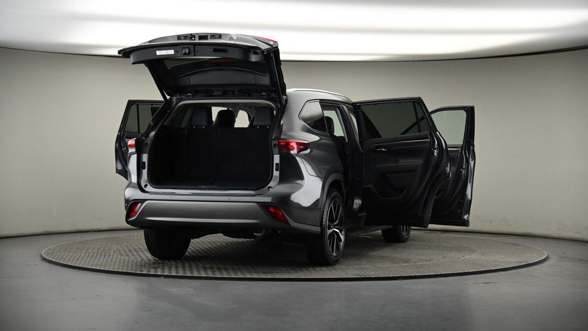 More views of Toyota Highlander