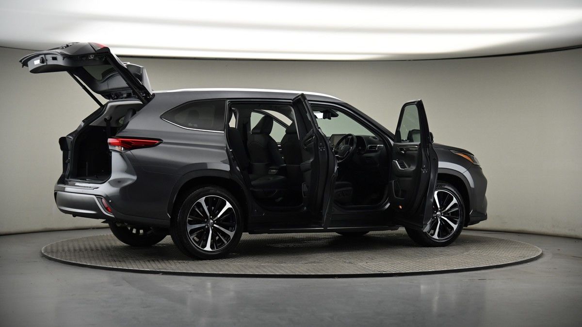 More views of Toyota Highlander