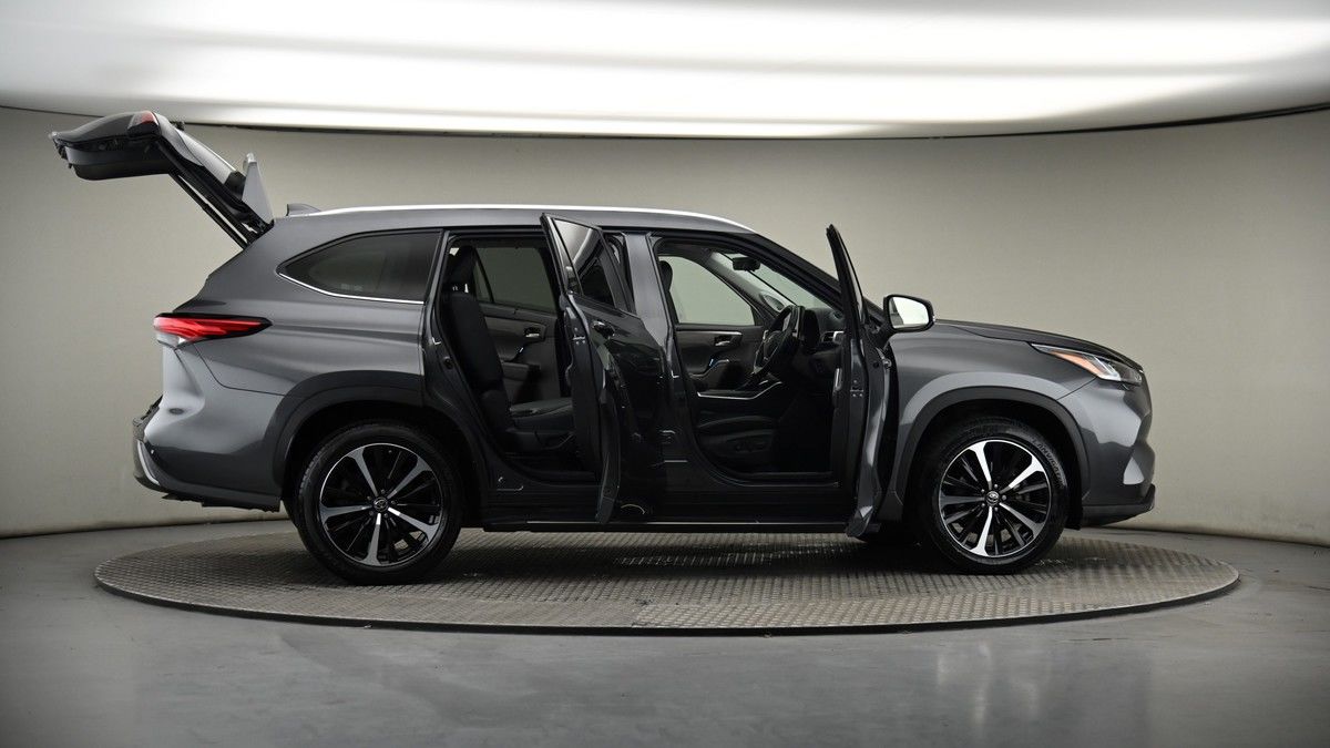 More views of Toyota Highlander