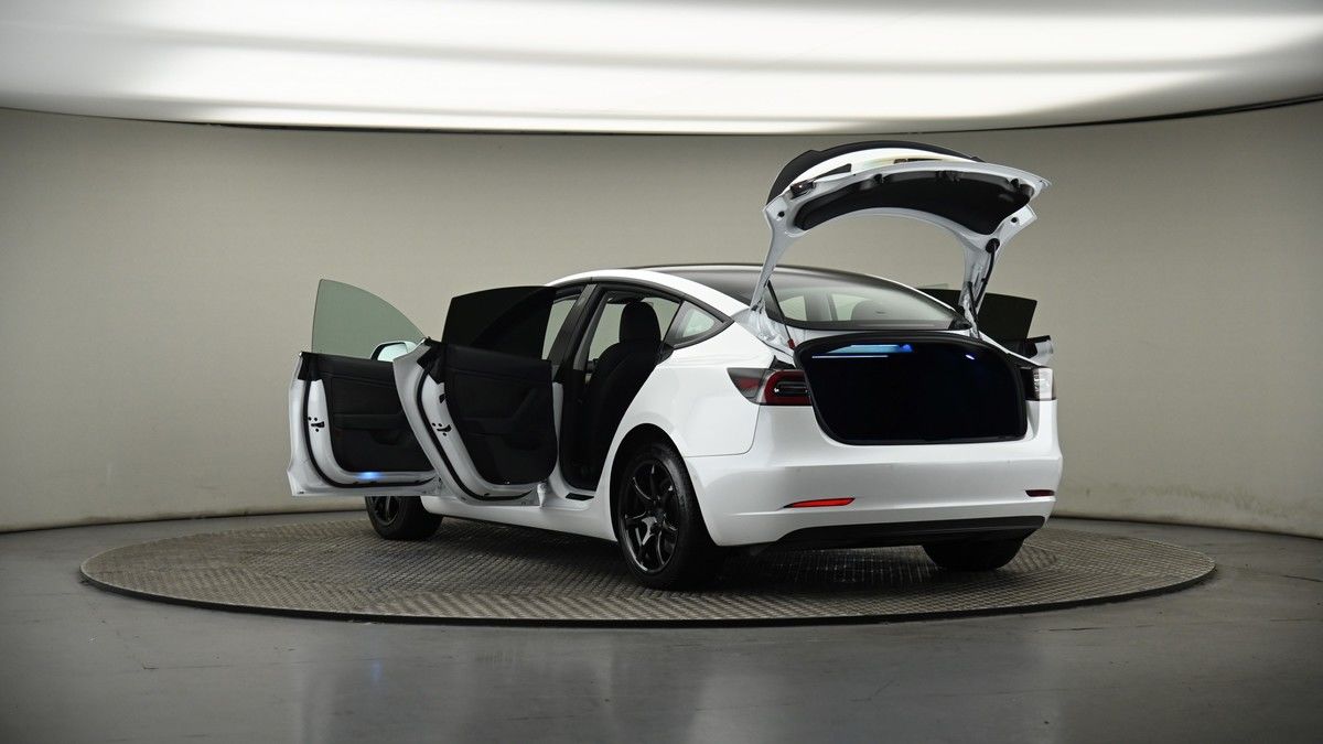Tesla Model 3 Image 8