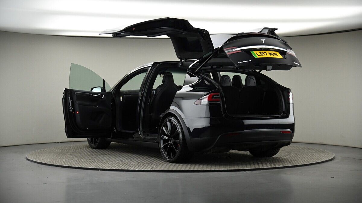 Tesla Model X Image 8