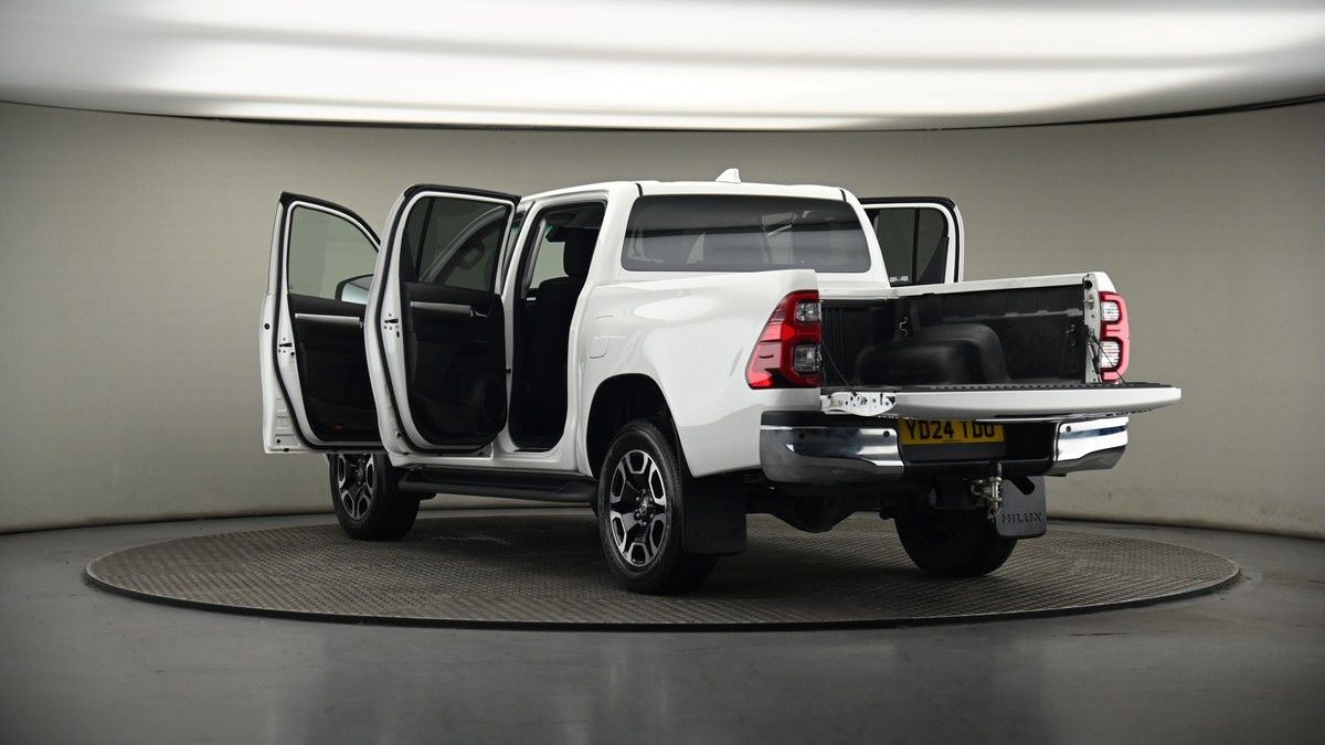 Toyota Hilux Image 8