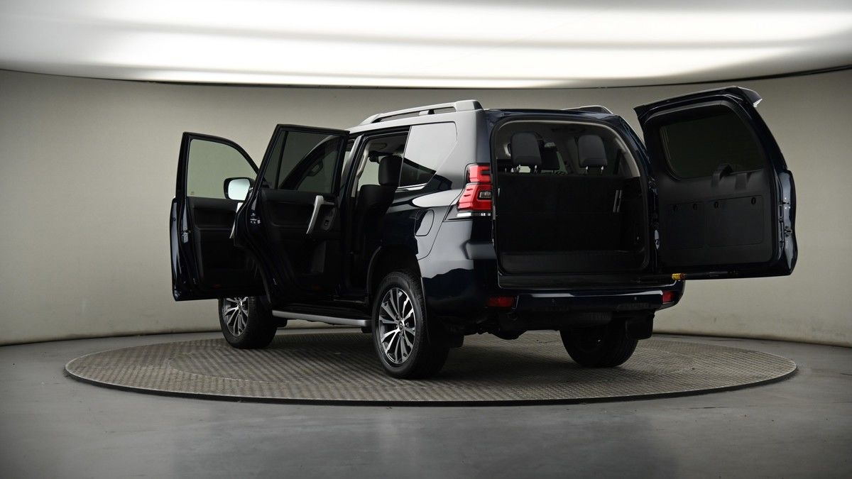 Toyota Land Cruiser Image 8