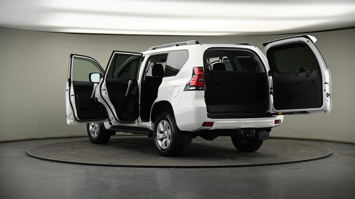 Toyota Land Cruiser Image 7