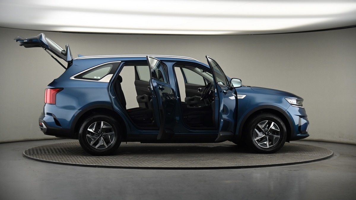 More views of Kia Sorento