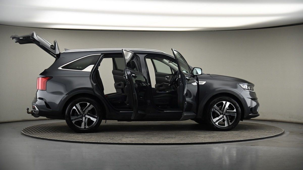 More views of Kia Sorento