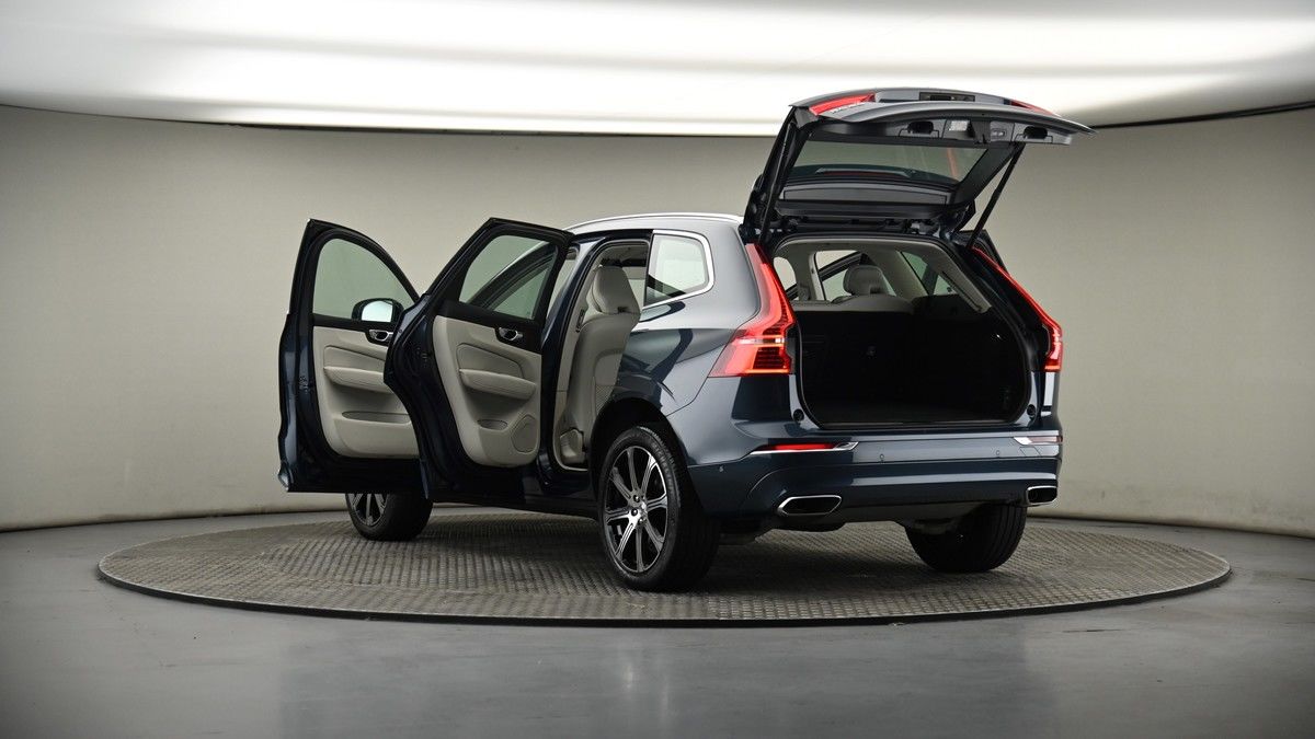Volvo XC60 Image 8