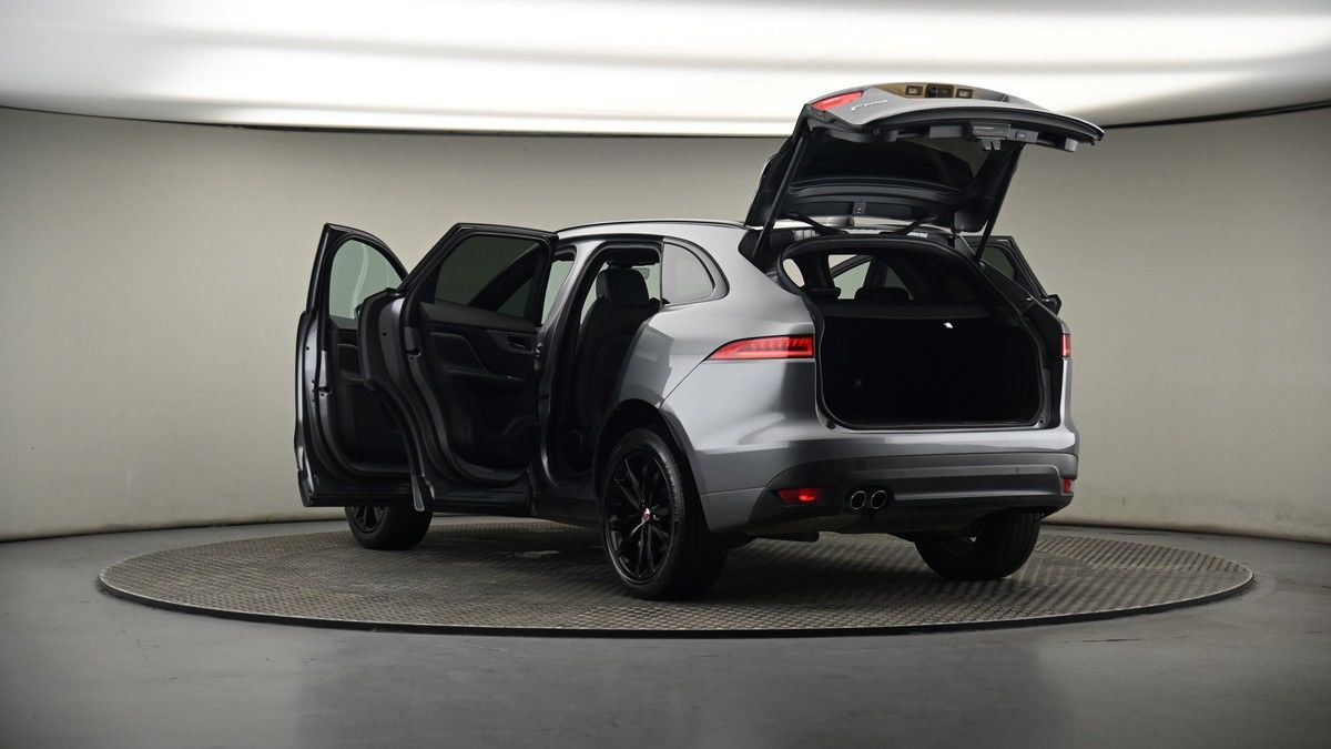 Jaguar F-PACE Image 8